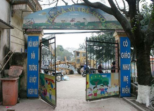 Học sinh sơ tán vì sợ sập trường